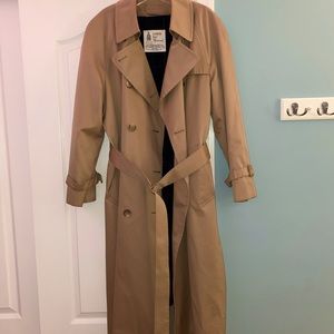 Vintage London Fog full length belted trenchcoat with removable lining